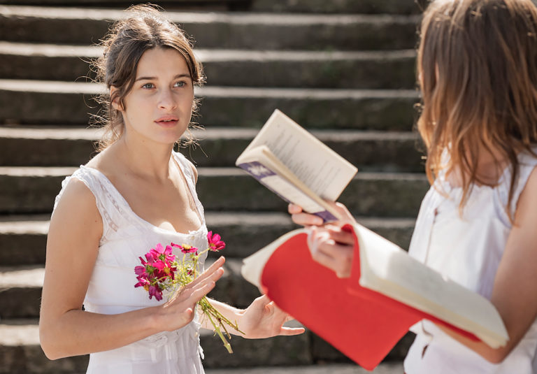 Une Jeune Fille Qui Va Bien Film Cannes 2021 Une jeune fille qui va bien, premier long métrage de